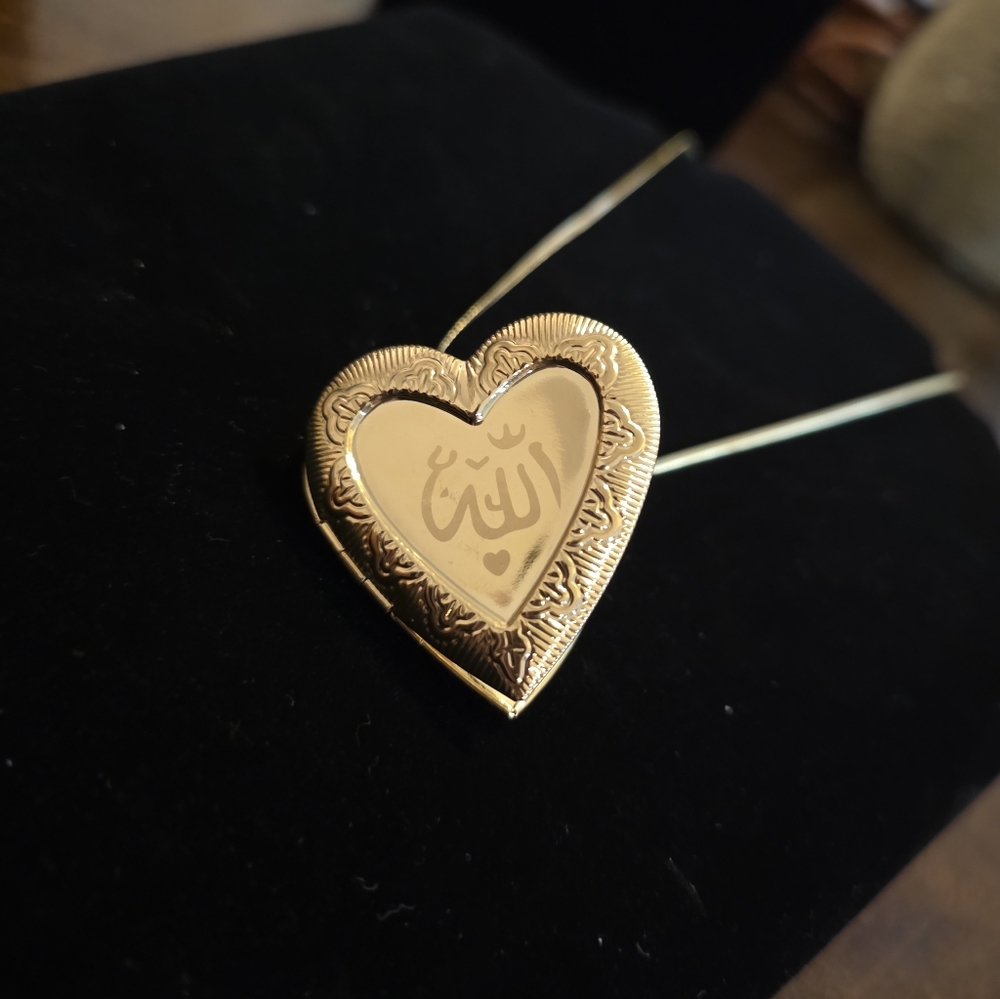 Elegant Gold Arabic Heart Locket Pendant Necklace